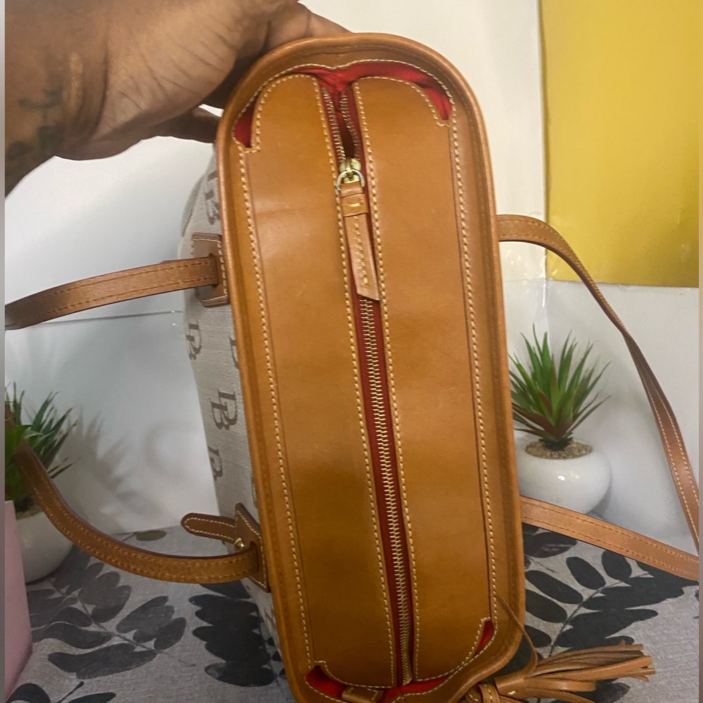 Dooney & Bourke Beige canvas and leather Shopper and dooney wristlet - Picture 6 of 13